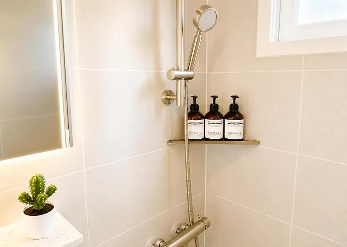 Appartement Hangang Park 2 Minutes Mangwon Market 5 Minutes Mangnidan-gil 5 Minutes Mangwon Station 10 Minutes Yg Entertainment Hongdae Hapjeong 6 People